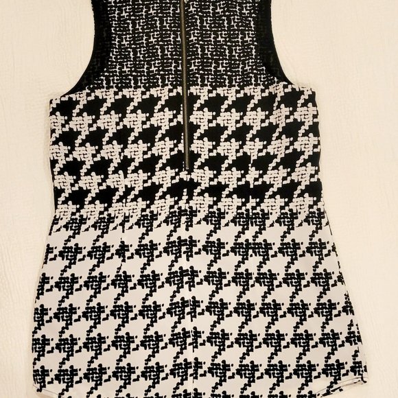 Size S: CAbi Broken Check Houndstooth Blouse Style 3290 - Picture 3 of 4